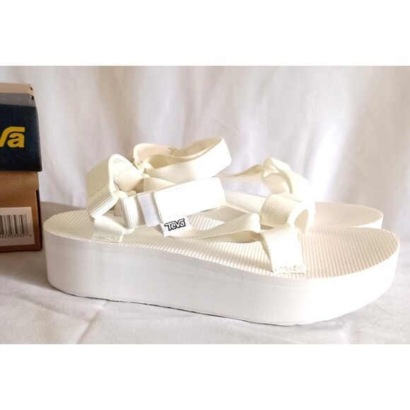 New Teva Flatform Universal White Sandals Women’s Size 10 Platform NIB Summer - Picture 5 of 7